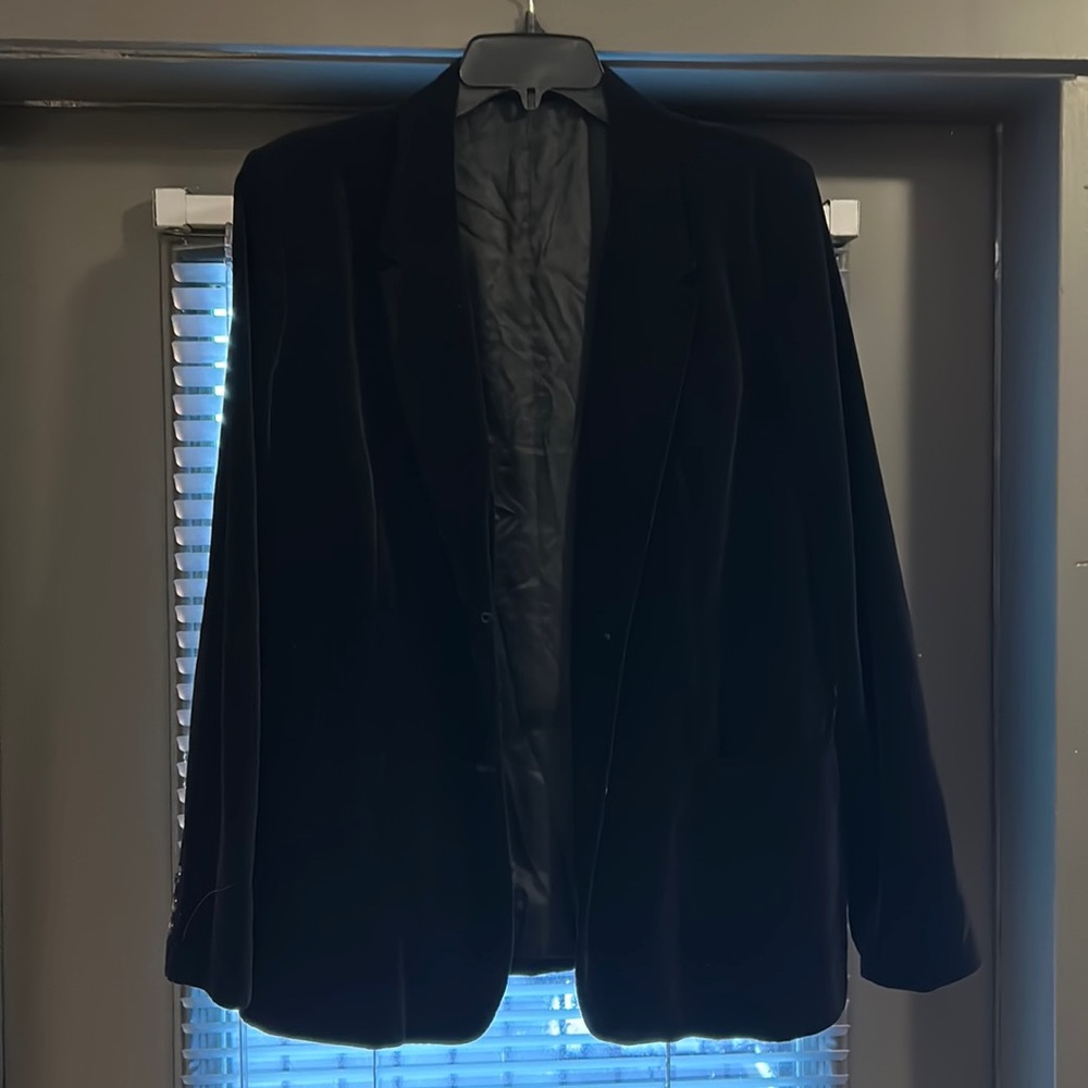 Vintage Women’s black velvet blazer vintage